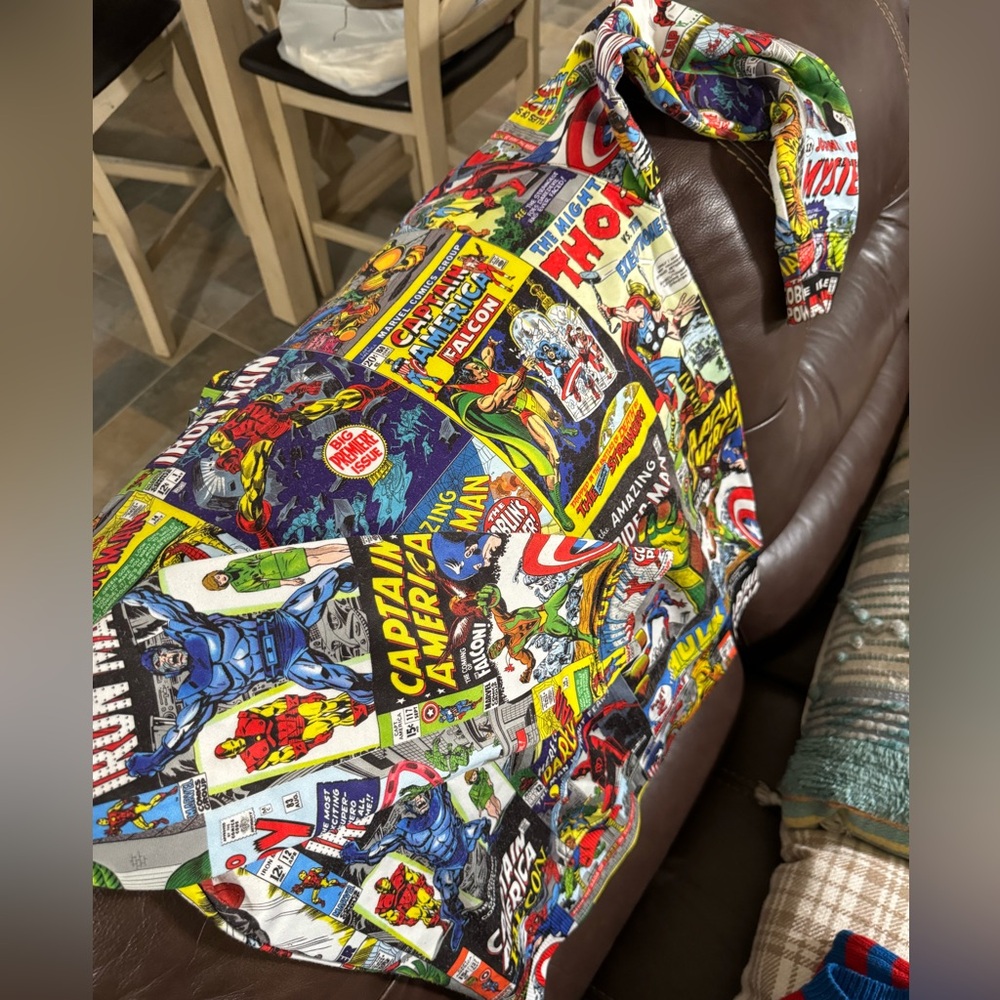 Men’s Marvel comic sweatshirt size small pre owned